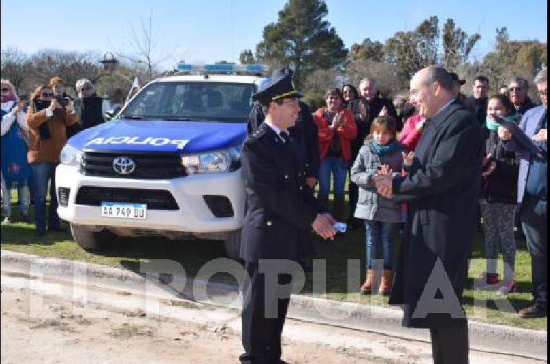 El vehÃculo policial fue entregado por el intendente Fisher durante la Fiesta Aniversario.