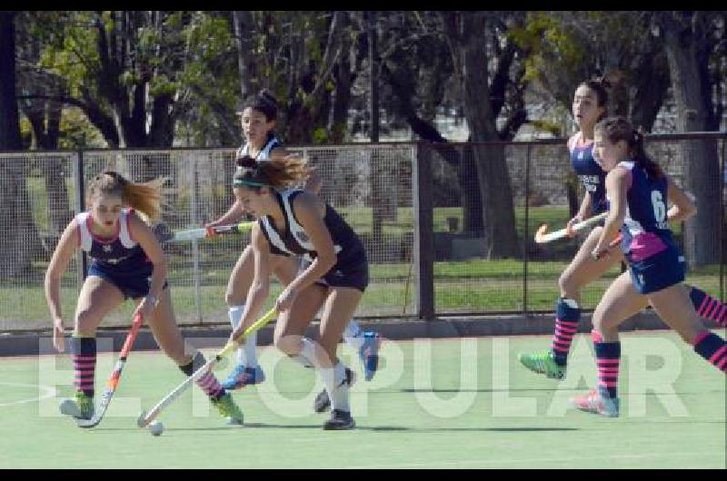 Las albinegras fueron locales ante las azuleñas.