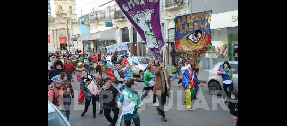 Con una buena convocatoria, se realizó la marcha en defensa de la Universidad Pública