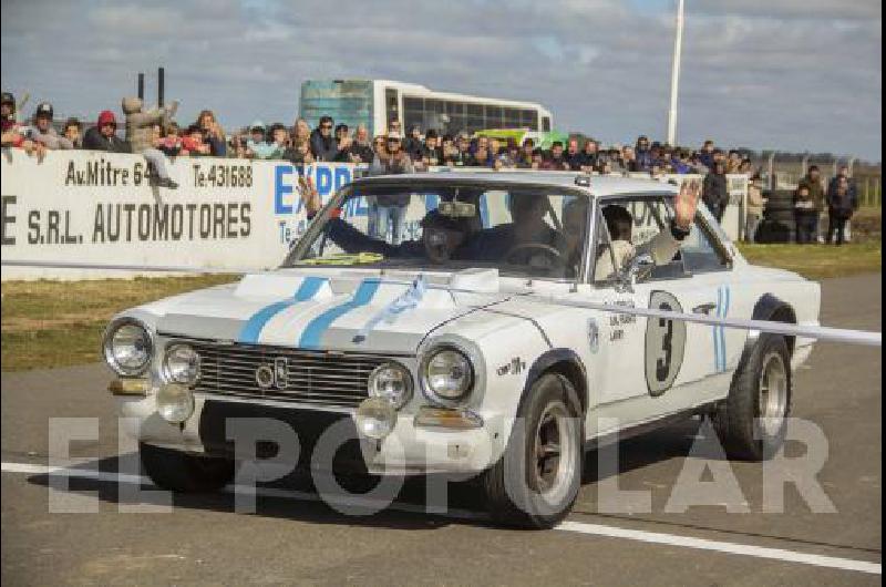 Un Torino para la historia. Oscar Mauricio Franco realizÃ³ el corte de cinta del autÃ³dromo de manera especial.