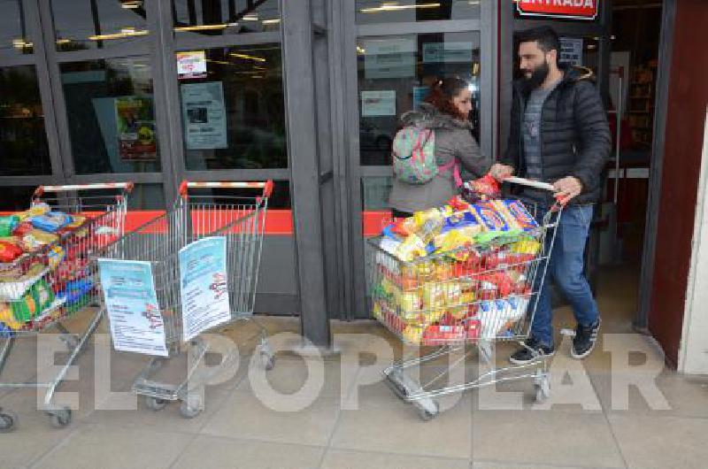 Fideos, arroz, aceite, harina, leche larga vida o en polvo fueron los encabezaron la lista de donaciones.