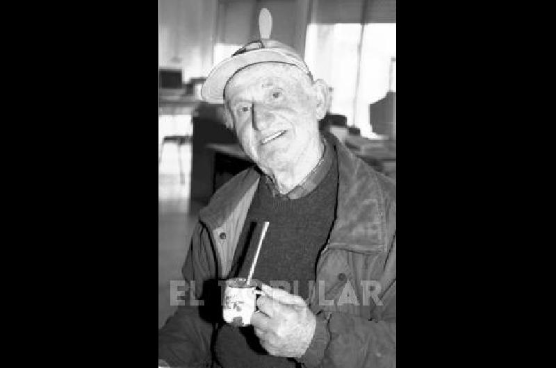 La sonrisa de fray Romeo y el recuerdo imborrable de su gorra con hÃ©lice, en la RedacciÃ³n de este Diario.