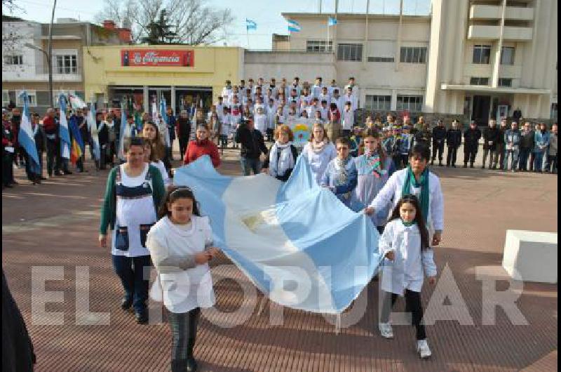 La comunidad educativa de la EP NÂº 3 tuvo participaciÃ³n del acto.
