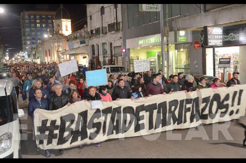 A medida que fue avanzando, la marcha fue sumando participantes.