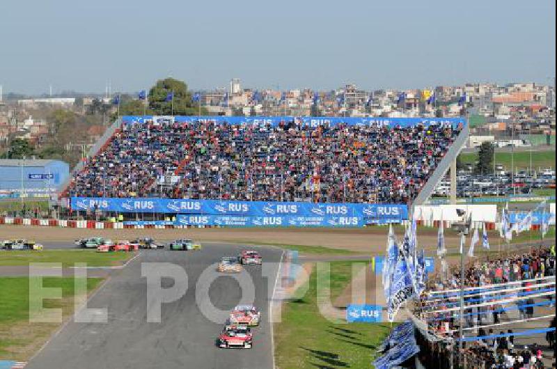 Más de 65 mil personas, que con sus banderas y cánticos, acompañaron la edición 2017.