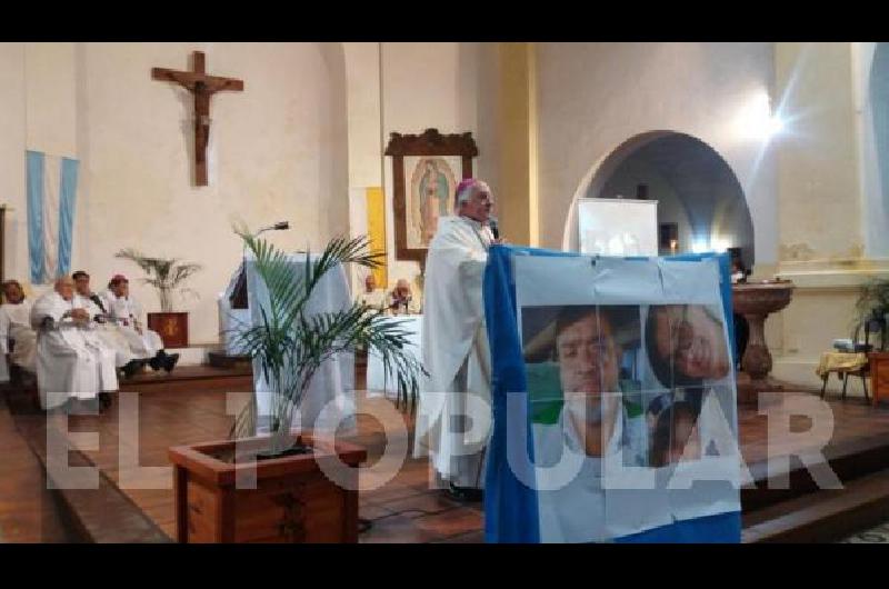 El obispo diocesano de Moreno, monseñor Fernando Carlos Maletti, pidió por eterno descanso de Sandra y Rubén, los fallecidos en la tragedia de la Escuela Nº 49.