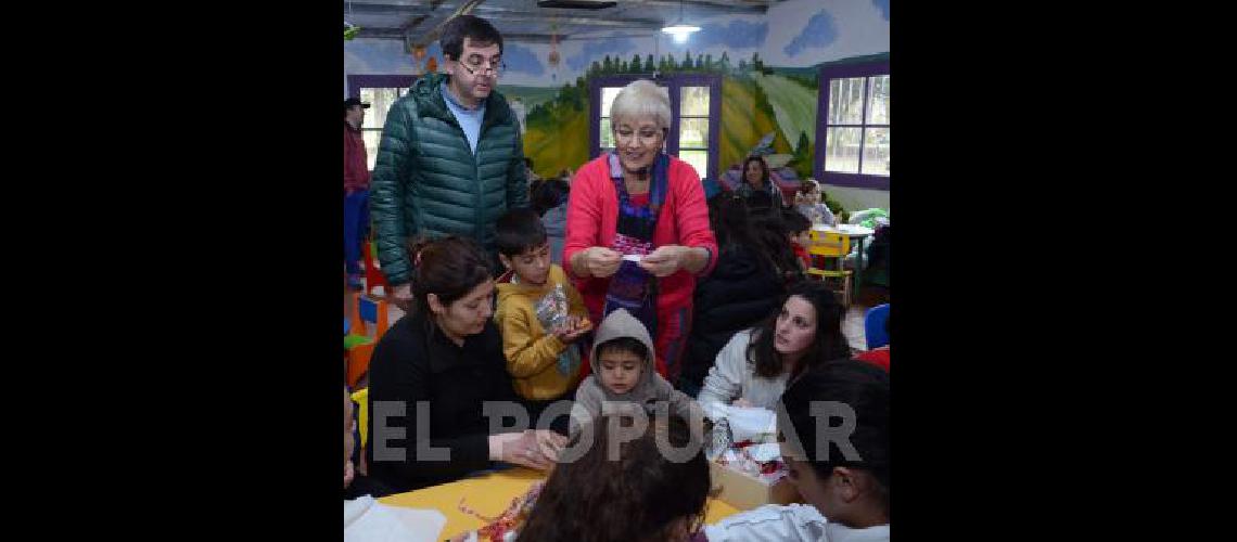 El taller de iniciaciÃ³n a la narraciÃ³n se realizÃ³ ayer en dos turnos: a la maÃ±ana y al mediodÃ­a.