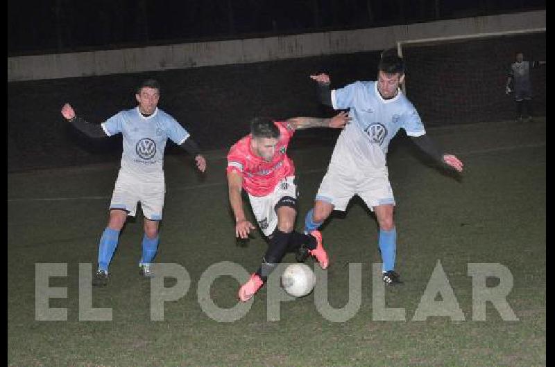 Estudiantes volvió a ganar y asà recuperó los 6 puntos de ventaja sobre Atlético Hinojo.