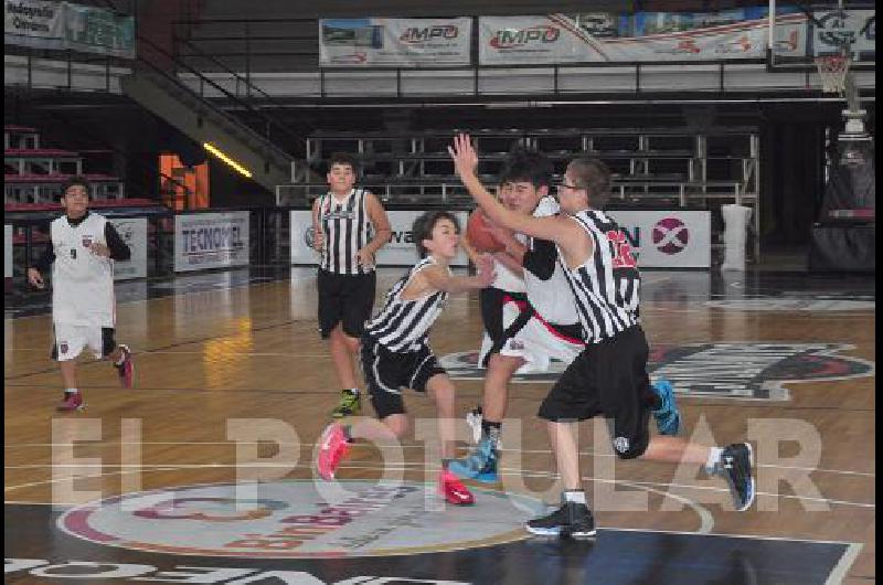 Estudiantes Negro recibiÃ³ a Chacarita Juniors de Azul en el Maxigimnasio el pasado sÃ¡bado.