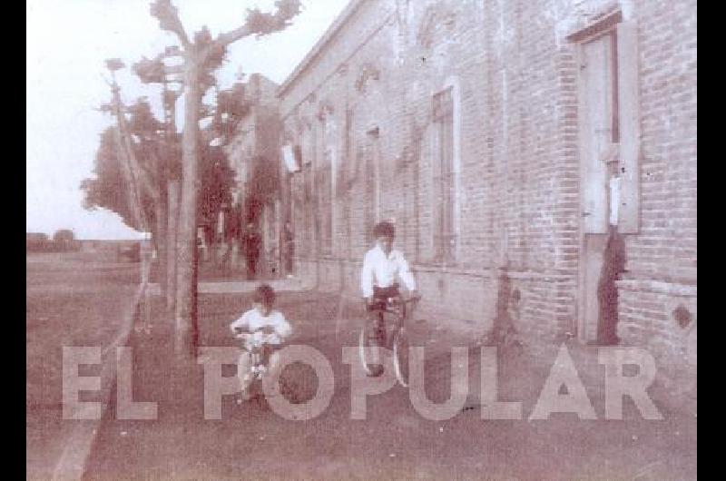 Los hermanos Gabriel y Gustavo Guevara, en la panaderÃ­a "Don Vicente".