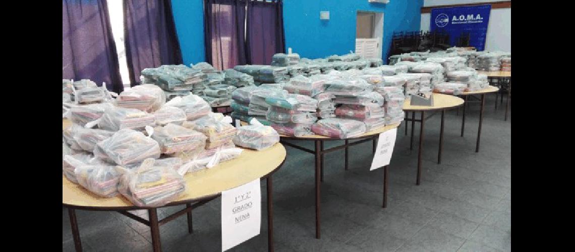 AOMA estÃ¡ entregando mÃ¡s de 1.500 kits escolares.