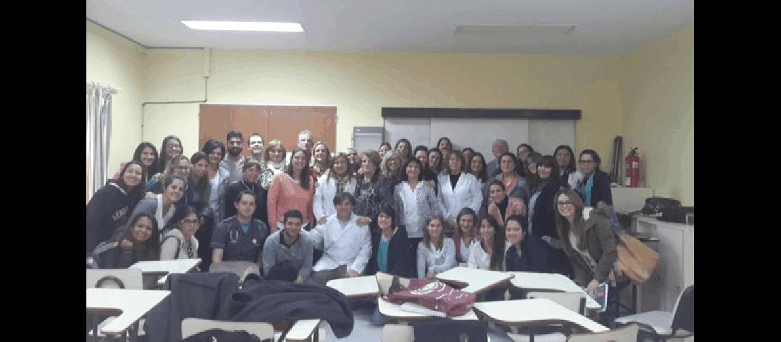 Profesionales de distintas especialidades estuvieron presentes en el curso que se ofreciÃ³ ayer por la maÃ±ana.