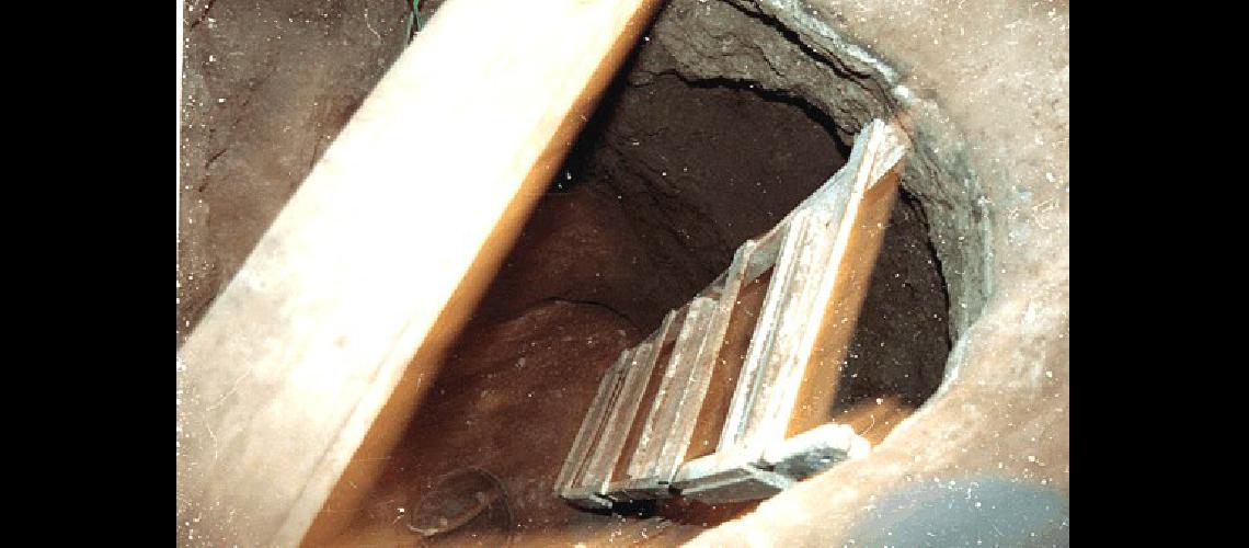 El ingreso al tÃºnel que excavaron los presos durante la sangrienta revuelta.