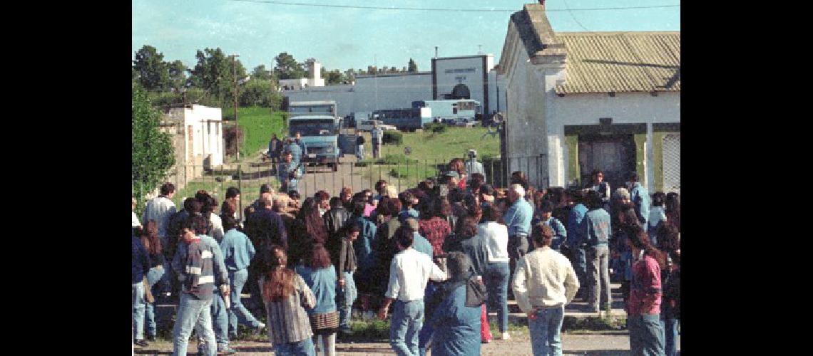 El sector de la Unidad Penal NÂº 2 donde familiares de presos y de rehenes se congregaban buscando saber quÃ© ocurrÃ­a dentro de los muros.