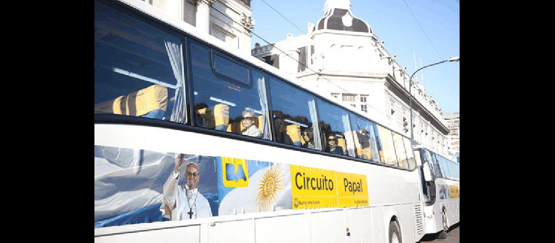 El circuito papal recorre lugares clave en la vida de Bergoglio antes de ser papa