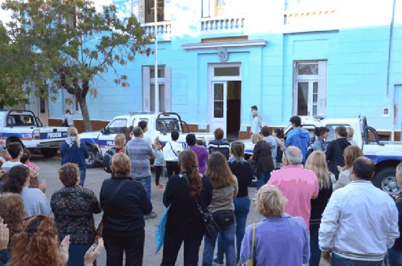 La marcha pasÃ³ por el frente de la comisarÃ­a Primera.