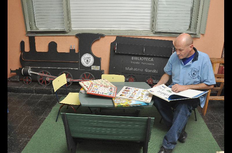 Alfredo Minich es el administrador de la Biblioteca desde hace cuatro aÃ±os.