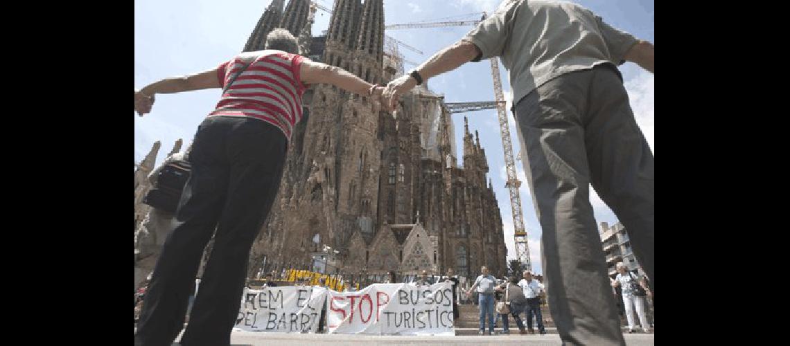 Barcelona se rebela contra los excesos del turismo