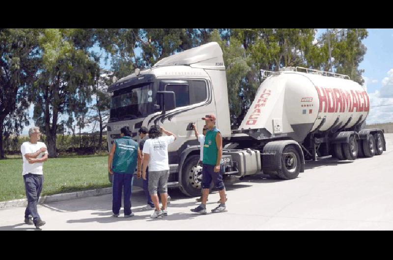 El Sindicato de Choferes de Camiones se plantÃ³ el martes frente a Cementos Avellaneda.