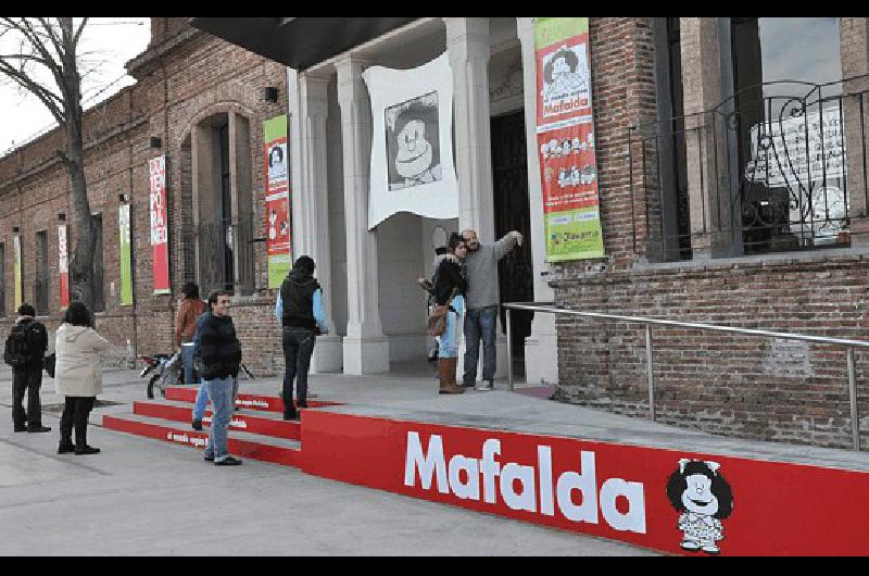 La muestra exhibe una visiÃ³n muy particular del mundo y de la sociedad.