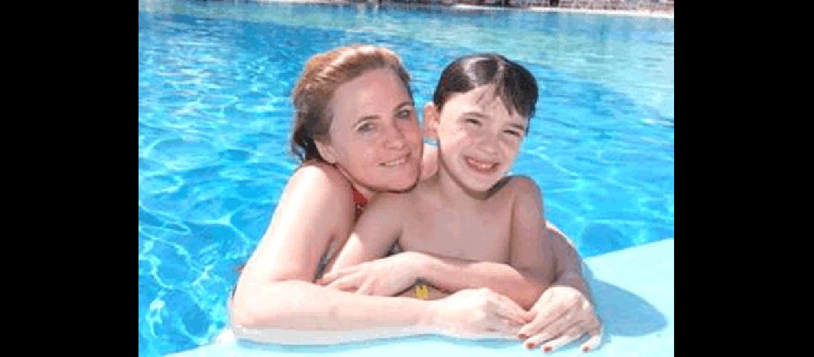La actriz y guionista con su hijo Jano.