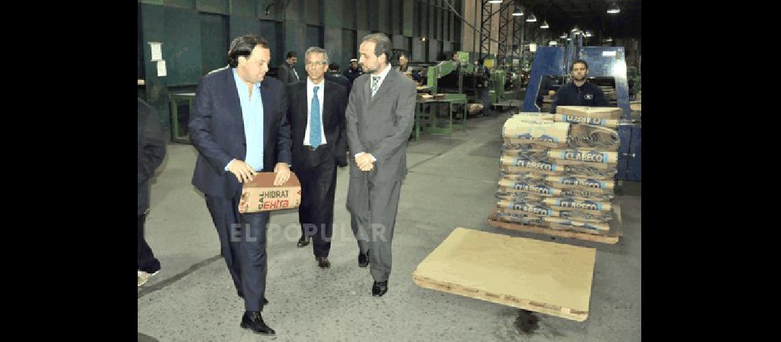 MartÃ­n FerrÃ©, JosÃ© Eseverri y Gustavo Marangoni, ayer, en la fÃ¡brica recuperada. Marcelo Kehler