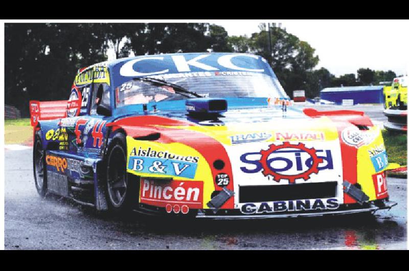 Y con pista mojada Sebastián Ciprés se quedó con el 11mo. tiempo de la telonera. Foto gentileza: www.solotcpista.com.ar