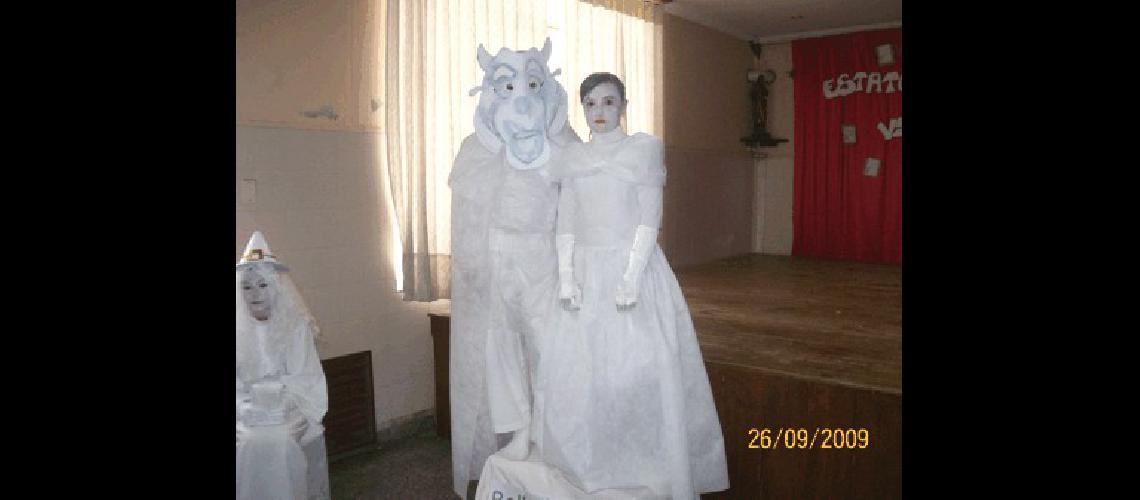 La Bella y la Bestia fue uno de los cuentos tradicionales elegidos por los chicos de Estrada.