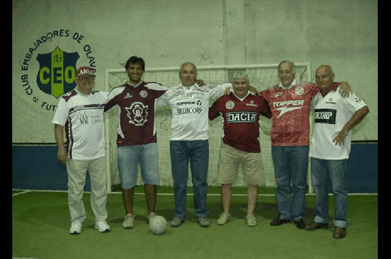 Vicente MartÃn, el "Tero" Di Carlo, "Bocha" Silva, el "Chango" Bernal, "Cacho" Eiras y "Tito" Alonso, seis apellidos ilustres del fútbol olavarriense que pasaron una porción importante de sus vidas en Lanús. Carlos RamÃrez