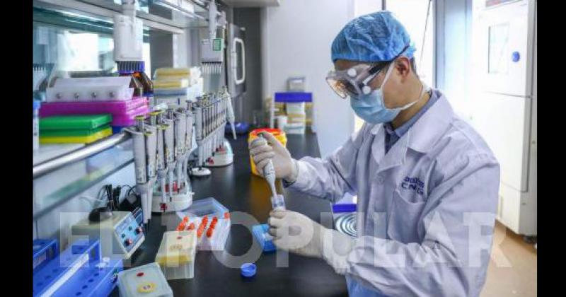 Variante Ómicron. Más contagiosa aunque menos letal, se impone con récord en los casos.