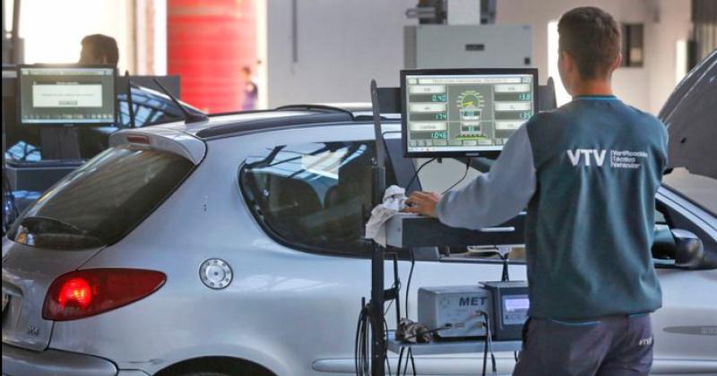 Un control de auto en la VTV bonaerense.