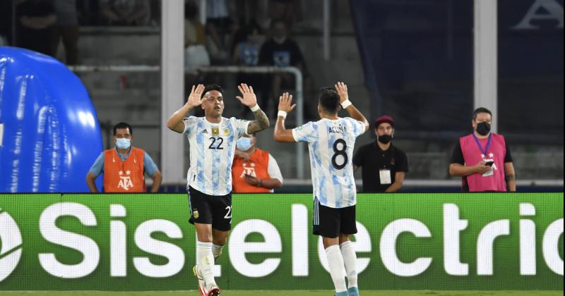 La Selección sigue a paso firme. Ganó en Córdoba, con gol de Martínez.