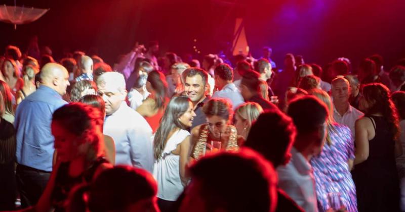 Las ganas de bailar y divertirse, una constante entre quienes vuelven a la presencialidad.