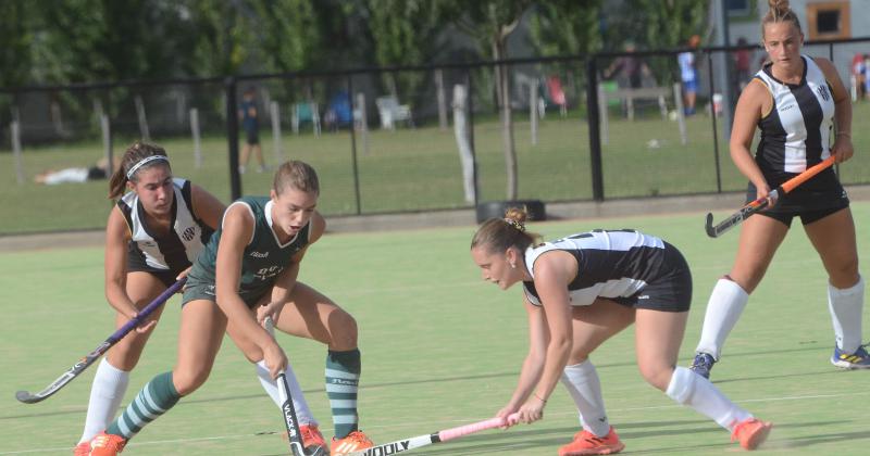 Estudiantes fue local en la rama femenina.