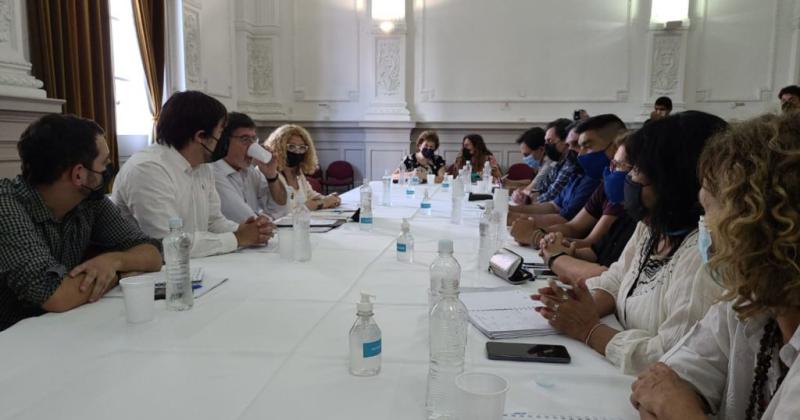 El encuentro entre las autoridades y los representantes sindicales (participaría todo el Frente de Unidad Docente Bonaerense) se realizará este lunes. -DIB.