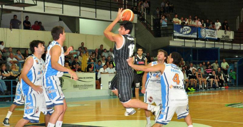 Gerardo Barrera brilló como basquetbolista profesional.