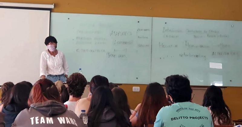 Silvia Boggi, en una imagen del retorno a clases presenciales después de dos años.
