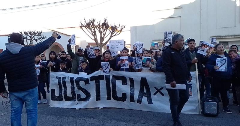Ayer al mediodía una importante marcha recorrió Laprida.