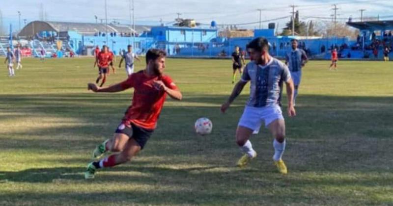 Leonardo Vitale, jugador de Ciudad de Bolívar. Su equipo empató en Mendoza.