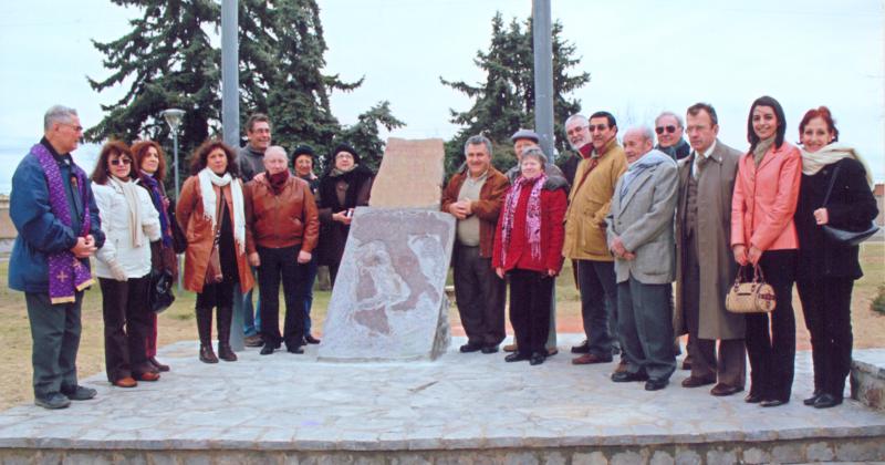 En 2011 se inauguró un monolito con el mapa de Italia, obra de  Lucio Gullotto.