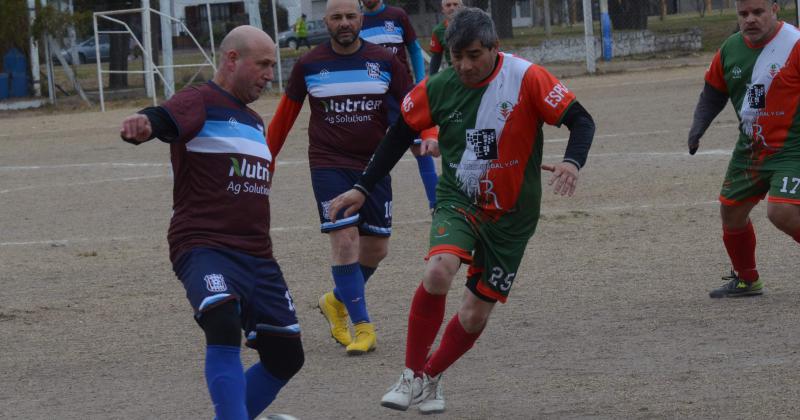 Hubo fútbol, aunque la jornada no acompañó.