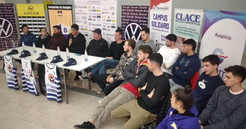 La presentación se realizó en el Club Atlético Pueblo Nuevo.