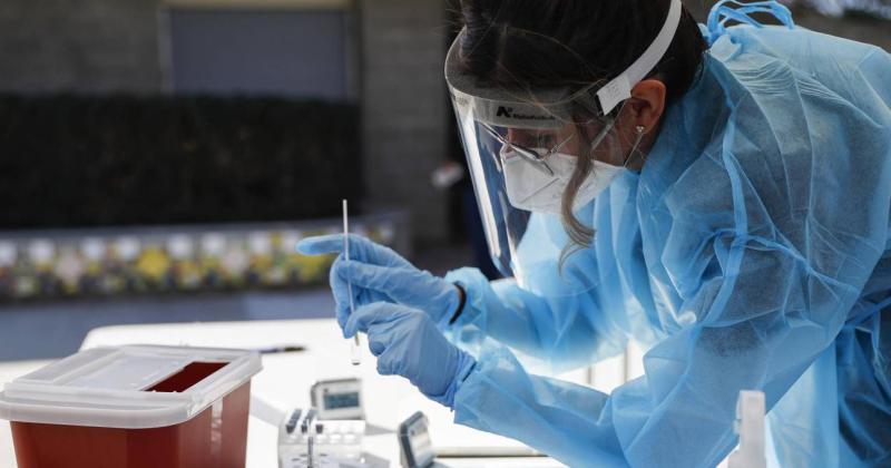Coronavirus: aumentaron los muertos un 77% pero bajaron los contagios