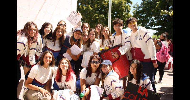 “La Colifa”: el curso de sexto año Sociales de Estrada.