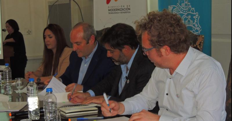 Se firmó el convenio por el programa "Puentes"
