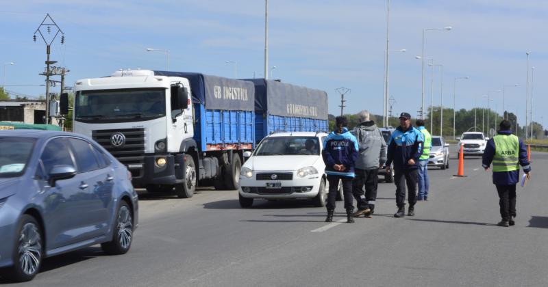 Control de tránsito en ruta 226 y avenida Pellegrini.