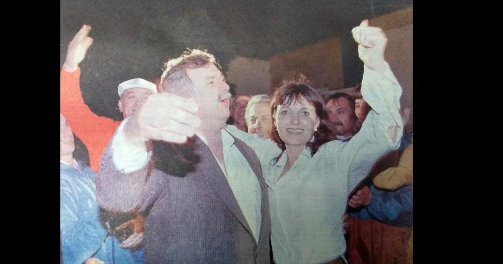 El domingo 26 se realizaban elecciones legislativas a nivel nacional. En Olavarría, la Unión Cívica Radical (encabezada por Nora Gelso, en la foto junto con  Ernesto Cladera) se imponía con un 35,93% de los votos para concejales.