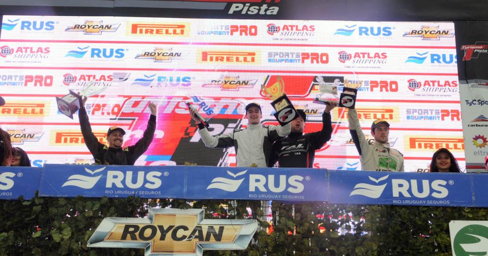 El podio del penúltimo capítulo de la Clase 2 del Turismo Pista el último domingo en Concepción del Uruguay.