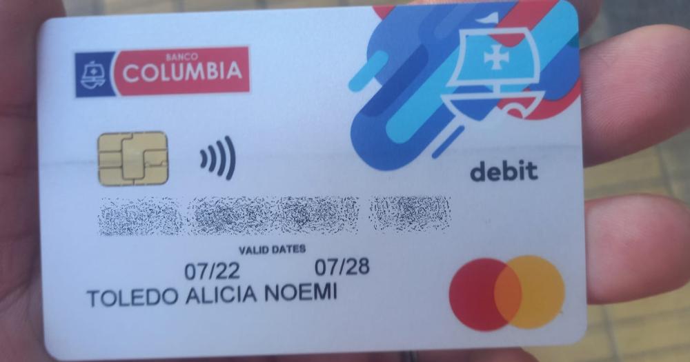 Hallazgo de tarjeta de débito