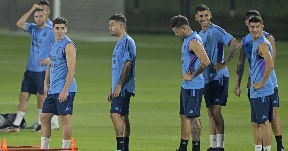 Argentina entrena en Doha mientras se espera una definición por los "tocados"